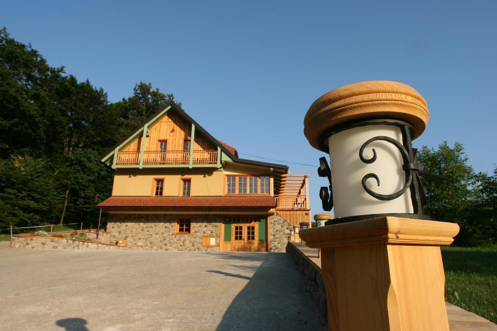 Villa Les With Hot Tub & Sauna Brežice Zimmer foto