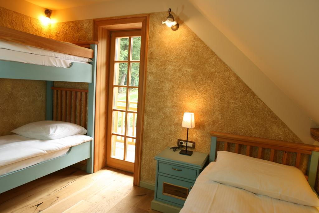 Villa Les With Hot Tub & Sauna Brežice Zimmer foto