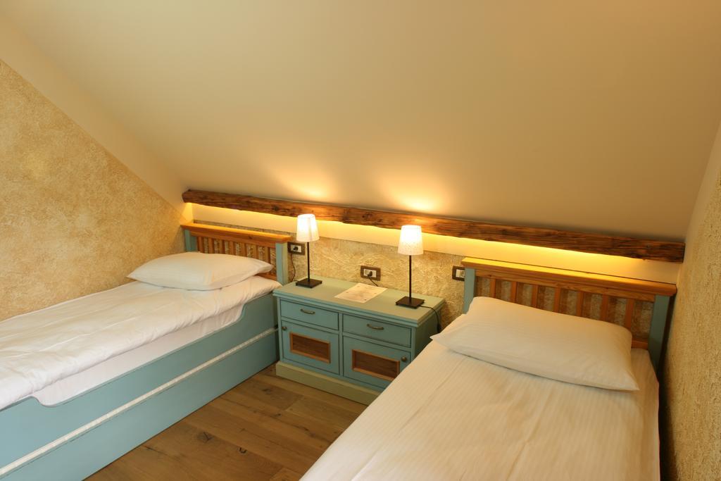 Villa Les With Hot Tub & Sauna Brežice Zimmer foto